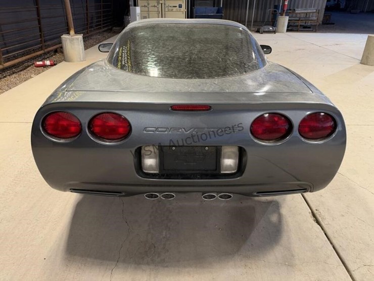 2004-chevrolet-corvette-coupe-image-7