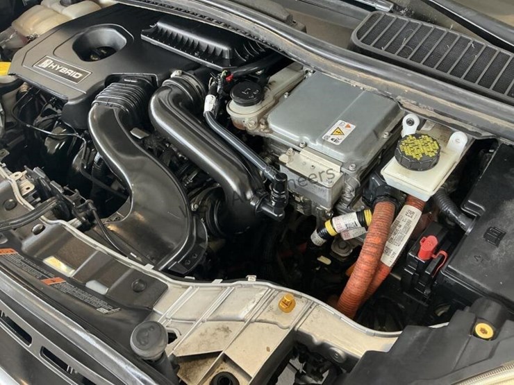 2016-ford-c-max-hybrid-wagon-image-11