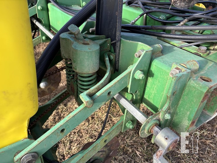 john-deere-7200-corn-planter-8071-image-8