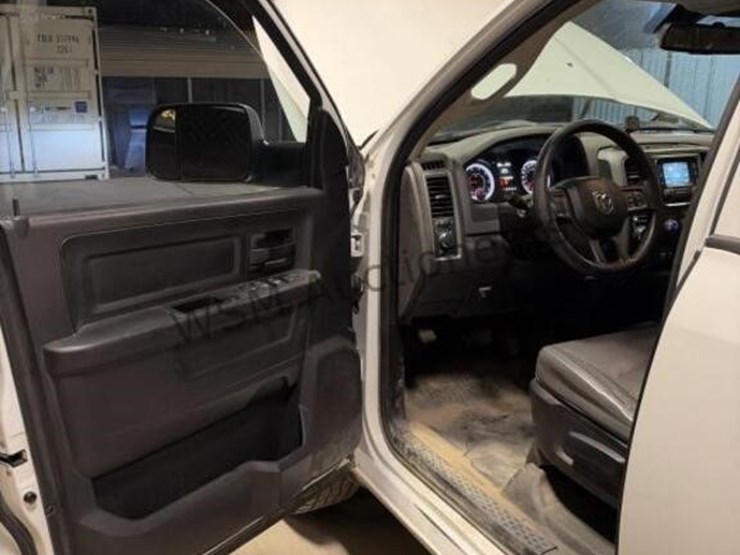2016-ram-1500-p/u-image-24