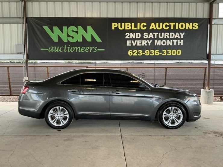 2017-ford-taurus-sdn-image-1
