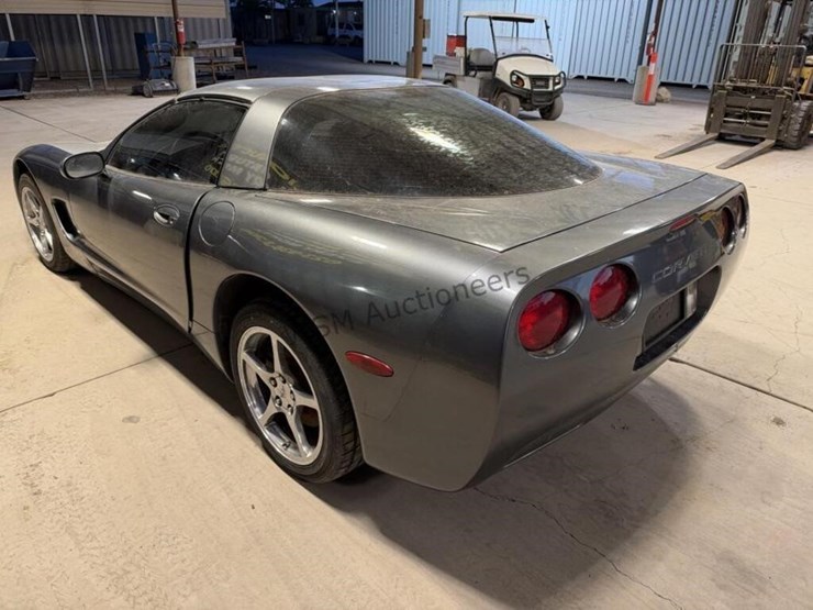 2004-chevrolet-corvette-coupe-image-6