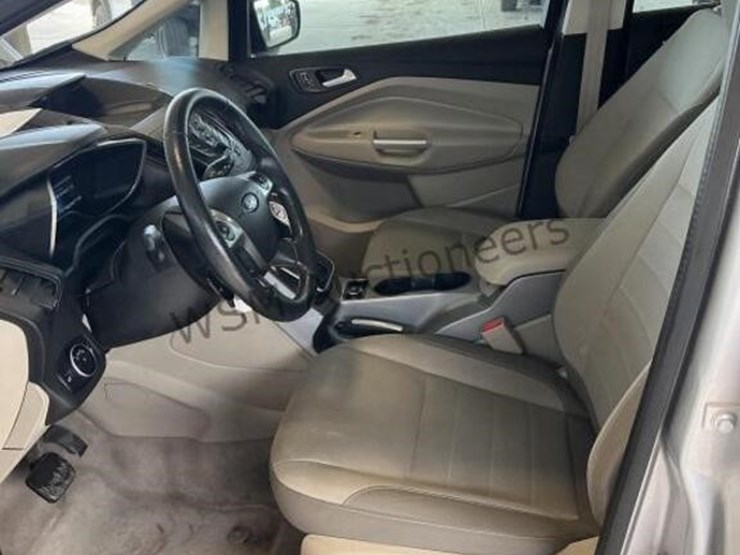 2016-ford-c-max-hybrid-wagon-image-21