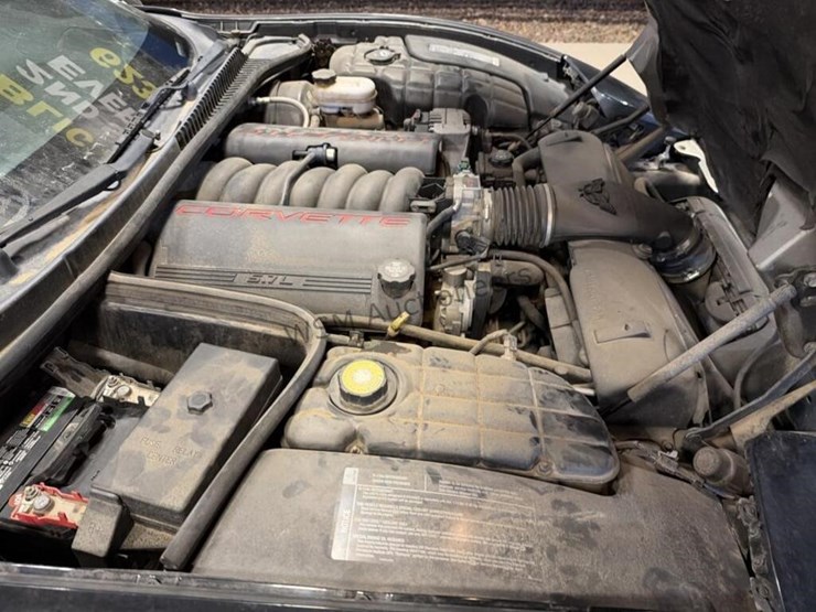2004-chevrolet-corvette-coupe-image-13