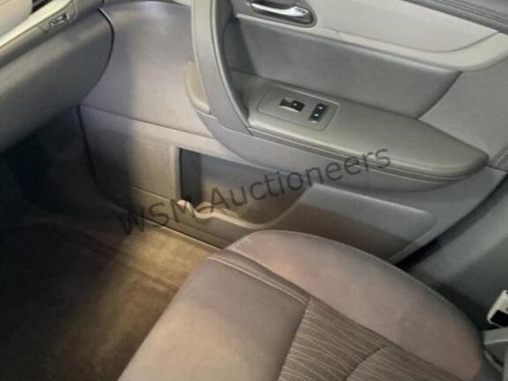 2016-chevrolet-traverse-suv-image-20
