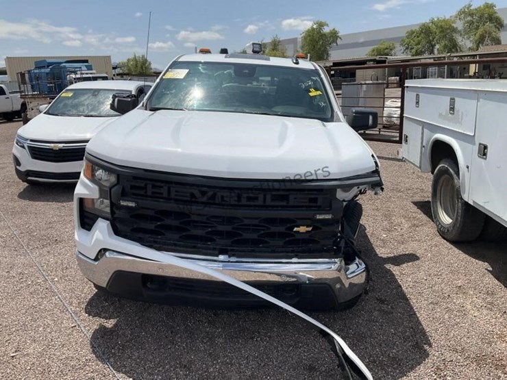 2025-chevrolet-silverado-1500-p/u-image-2