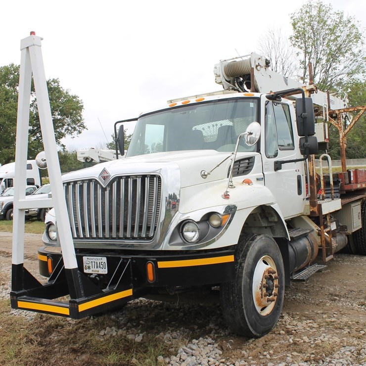 2009 INTERNATIONAL DIGGER TRUCK 10308