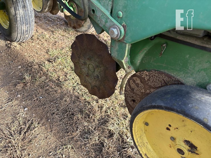 john-deere-7200-corn-planter-8071-image-2