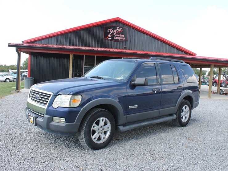 2006-ford-explorer-xlt-image-1