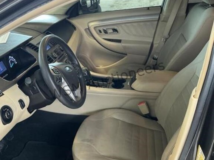 2017-ford-taurus-sdn-image-20