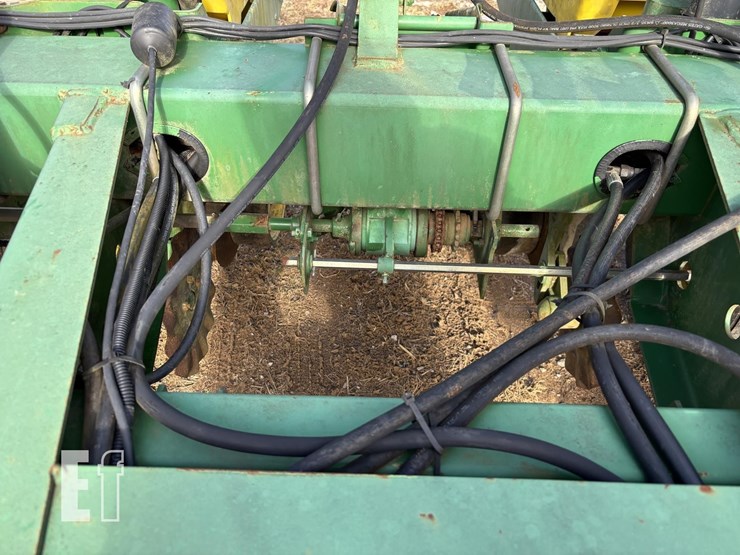 john-deere-7200-corn-planter-8071-image-6