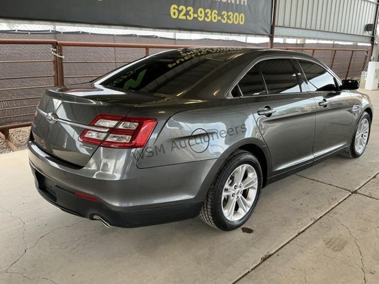 2017-ford-taurus-sdn-image-7