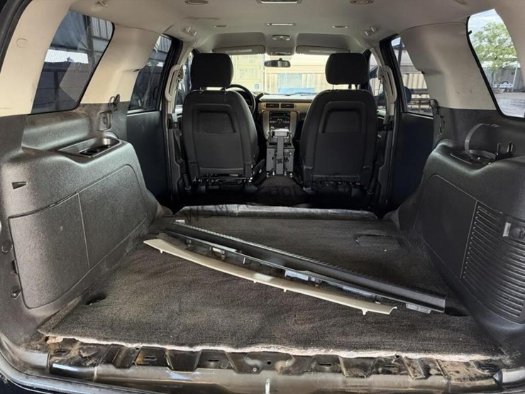 2014-chevrolet-tahoe-suv-image-10