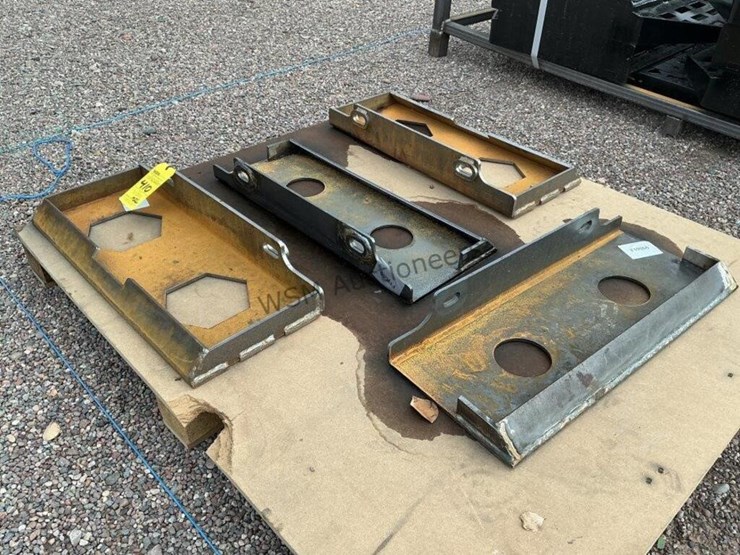 (3)-stand-up-skid-steer-mounting-plates-image-2