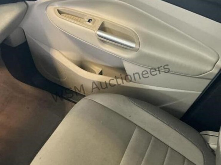 2016-ford-c-max-hybrid-wagon-image-20