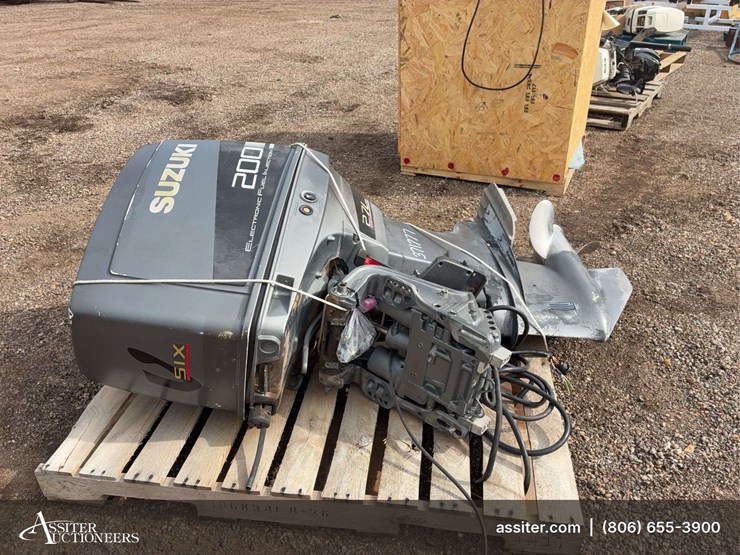 1995-200hp-suzuki-outboard-motor-image-4