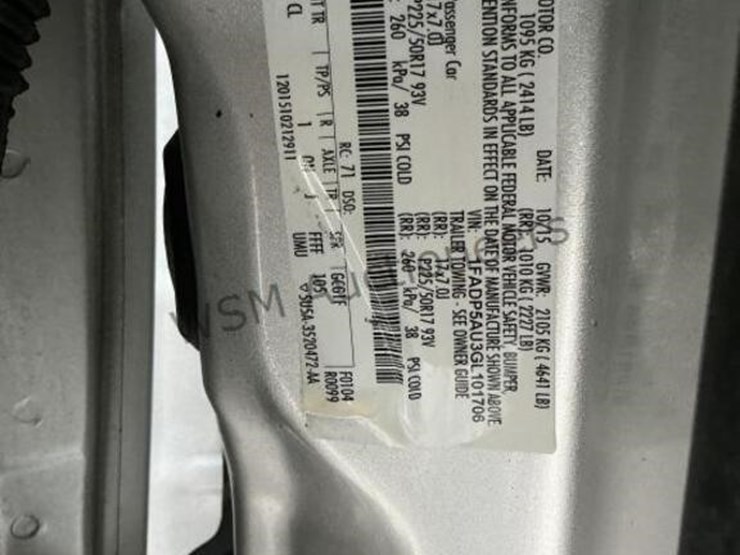 2016-ford-c-max-hybrid-wagon-image-15
