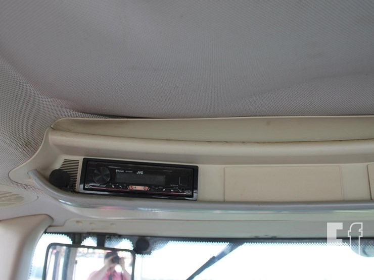 2002-john-deere-6320-image-13
