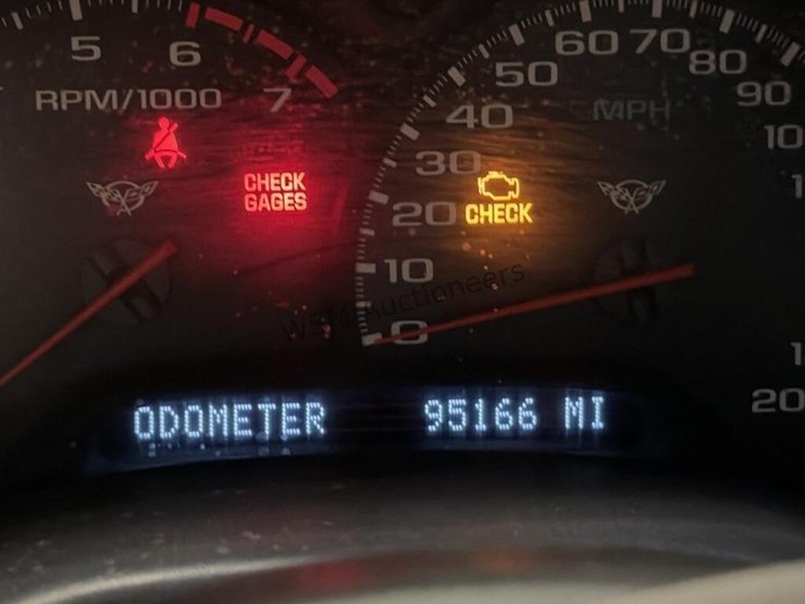 2004-chevrolet-corvette-coupe-image-22