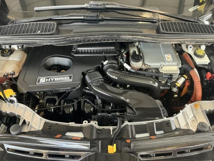 2016-ford-c-max-hybrid-wagon-image-10