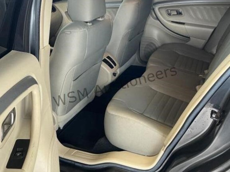 2017-ford-taurus-sdn-image-23